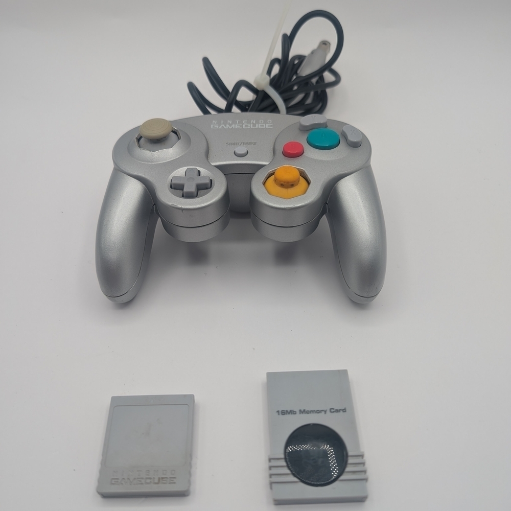 Nintendo GameCube Silver Controller DOL-003 and 2x Memory Card - Tested